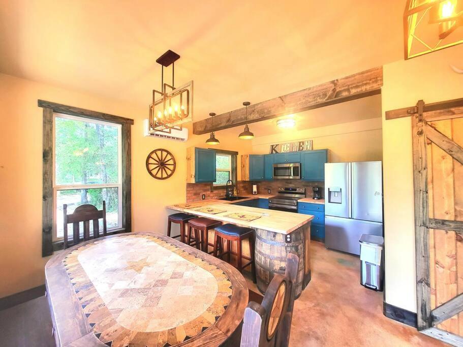 Waterfront Houston Hide Out In A Magical Forest 월러 외부 사진