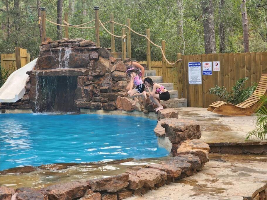 Waterfront Houston Hide Out In A Magical Forest 월러 외부 사진