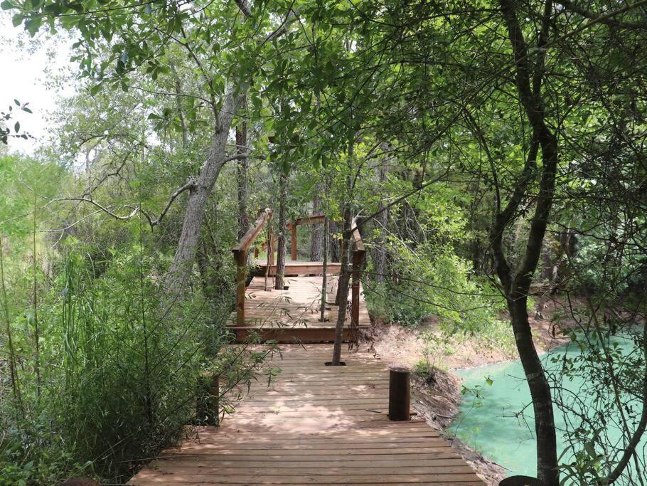 Waterfront Houston Hide Out In A Magical Forest 월러 외부 사진